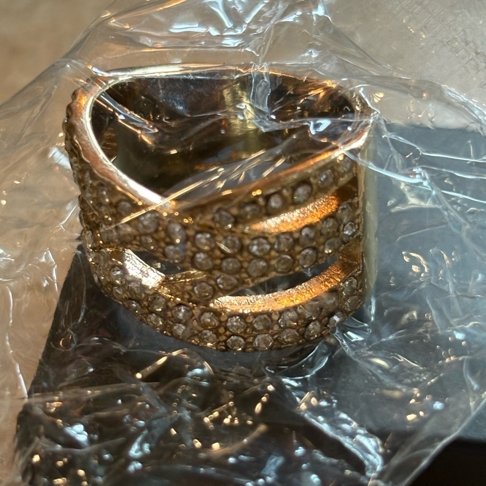 Avon Proud Texan Ring Goldtone Size 10 NIB and plastic wrapping. 2016